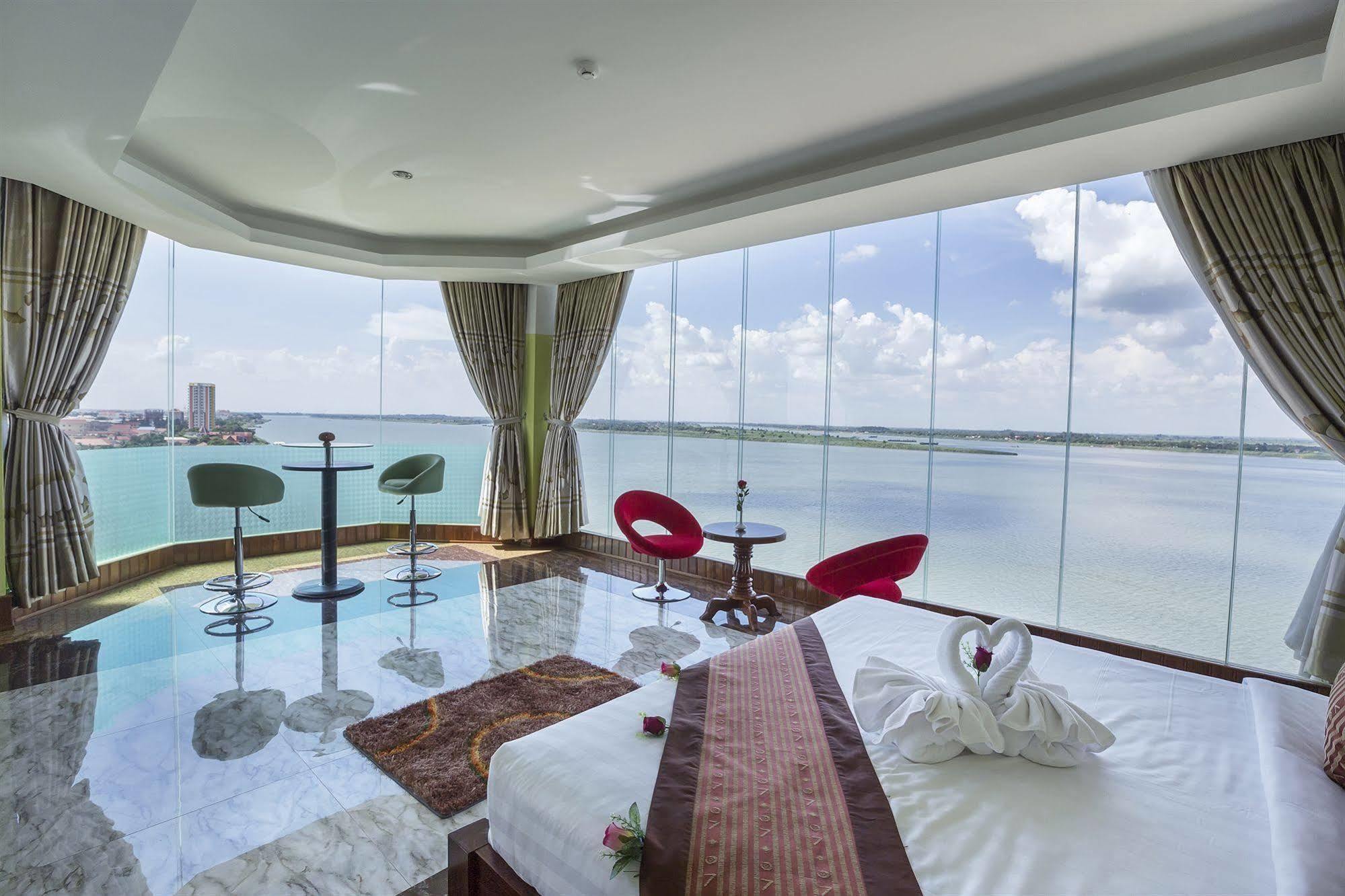 High Sky Hotel Phnom Penh Exterior foto