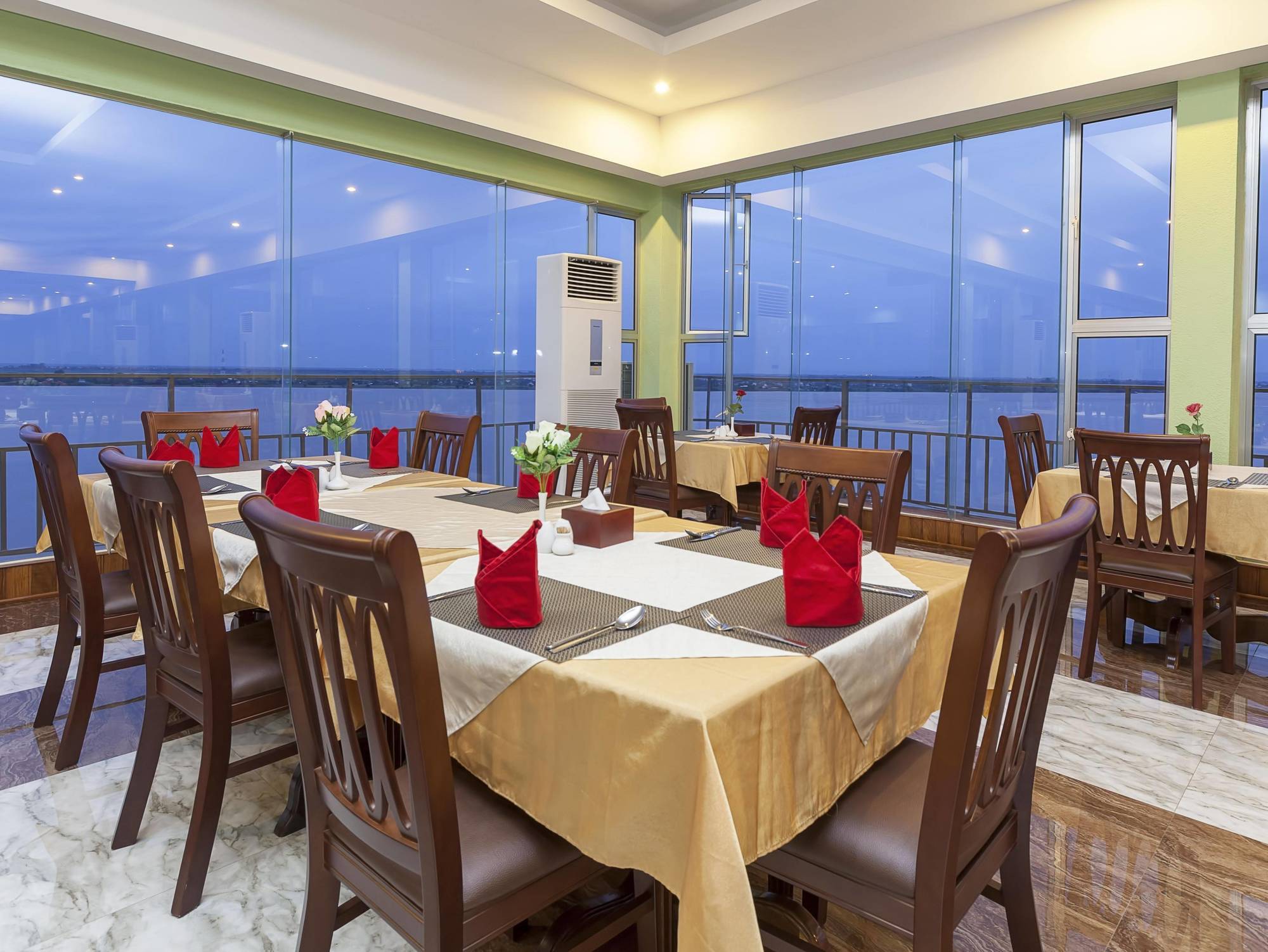 High Sky Hotel Phnom Penh Exterior foto