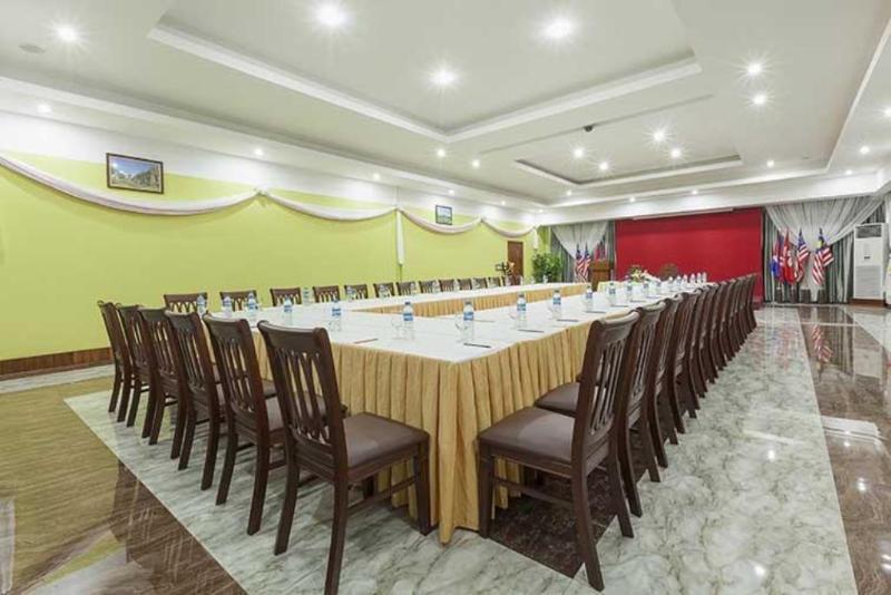 High Sky Hotel Phnom Penh Exterior foto