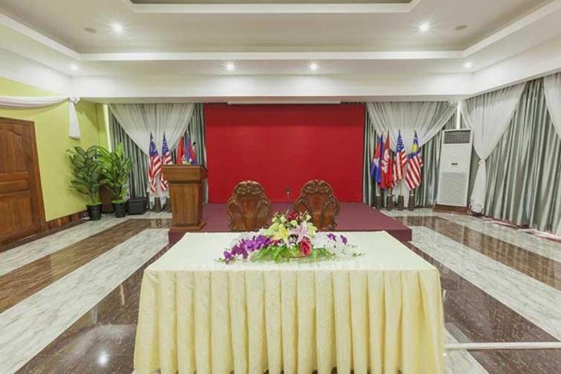 High Sky Hotel Phnom Penh Exterior foto