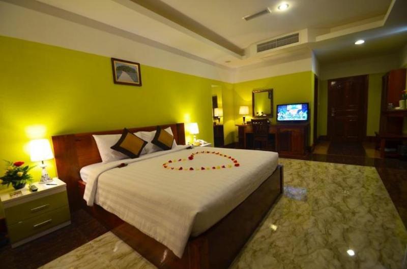 High Sky Hotel Phnom Penh Exterior foto